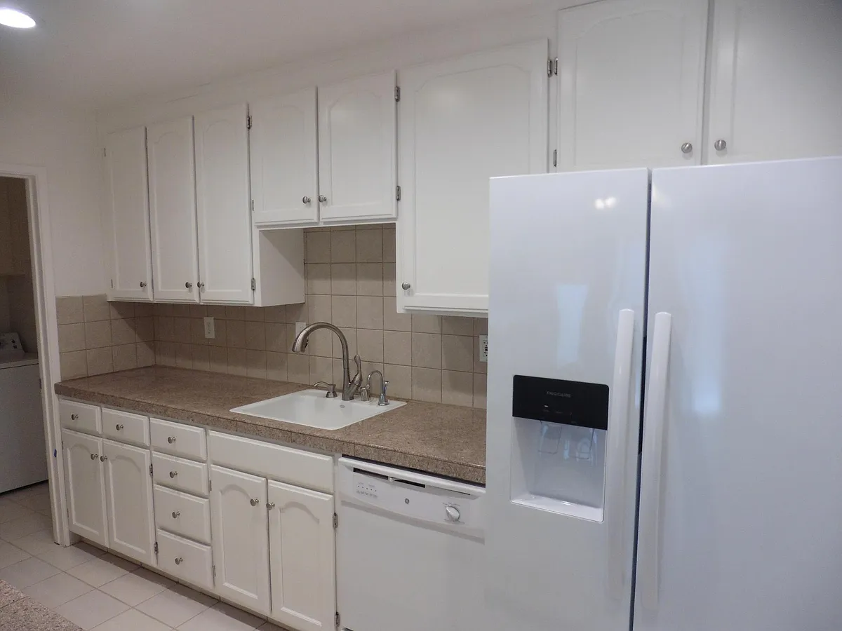 Kitchen - 2685 Skylark Dr