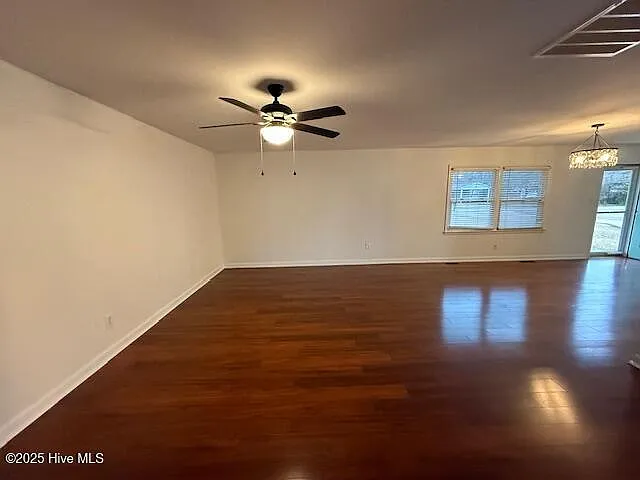 3 bed, 2.5 bath, 1689 sqft, $2,150 — Photo 4