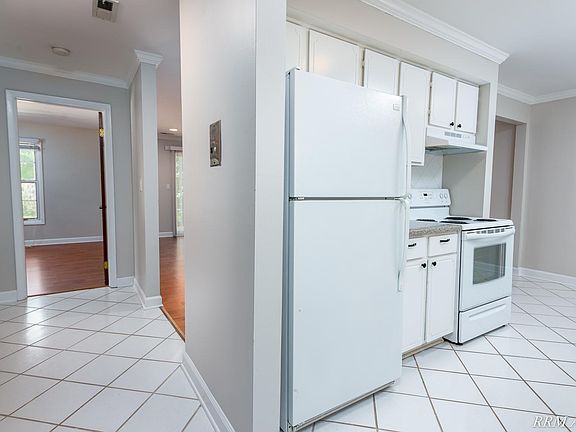 2nd image of 144 W Park Ave #212