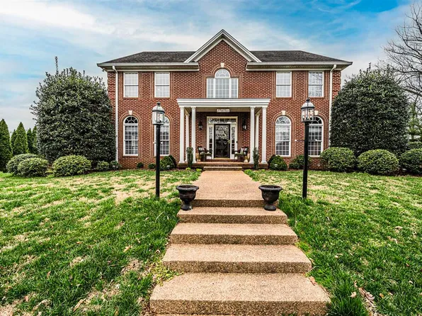 712 Laurelwood Cir, Bowling Green, KY 42103