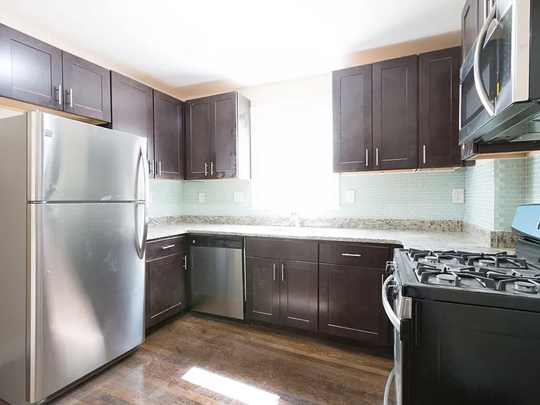 4803 Washington St #3 — Photo 2