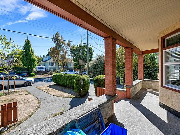 4th image of 124 Saint Andrews St