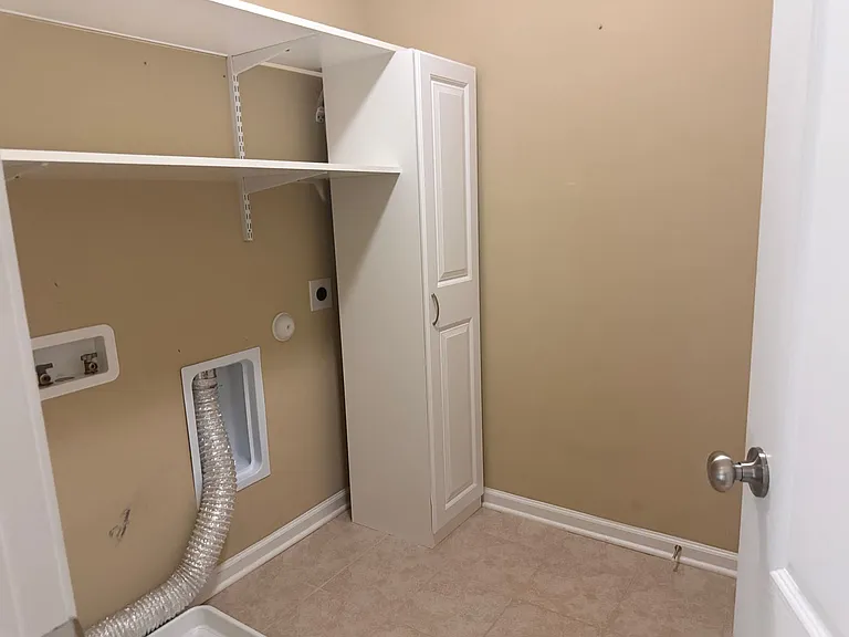 403 Derrick Dr — Photo 15
