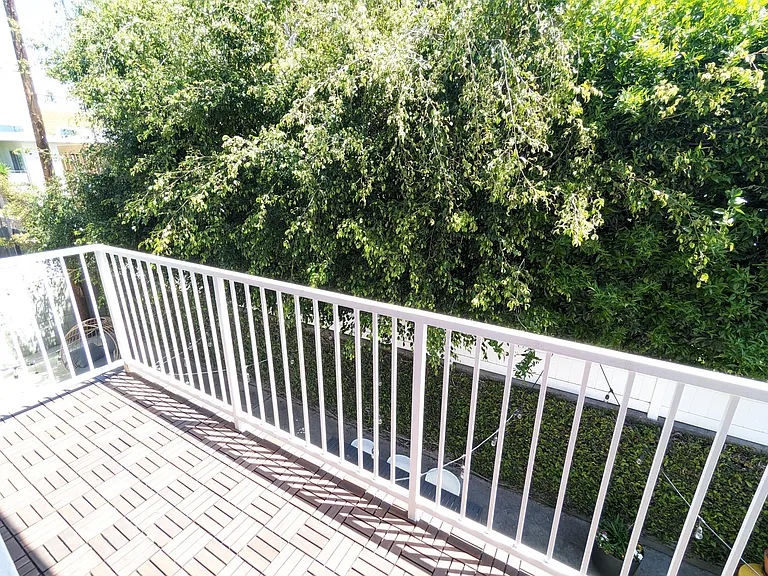 1320 N Martel Ave #7 — Photo 4