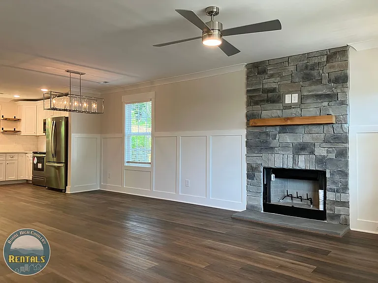 291 Stratford Ln — Photo 9