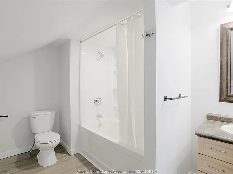 1453 Marentette Ave #UPPER — Photo 15