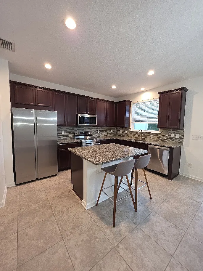 3 bed, 1611 sqft, $2,200 — Photo 1