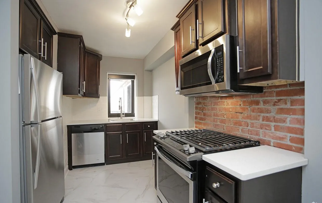 Plaza House — Photo 2