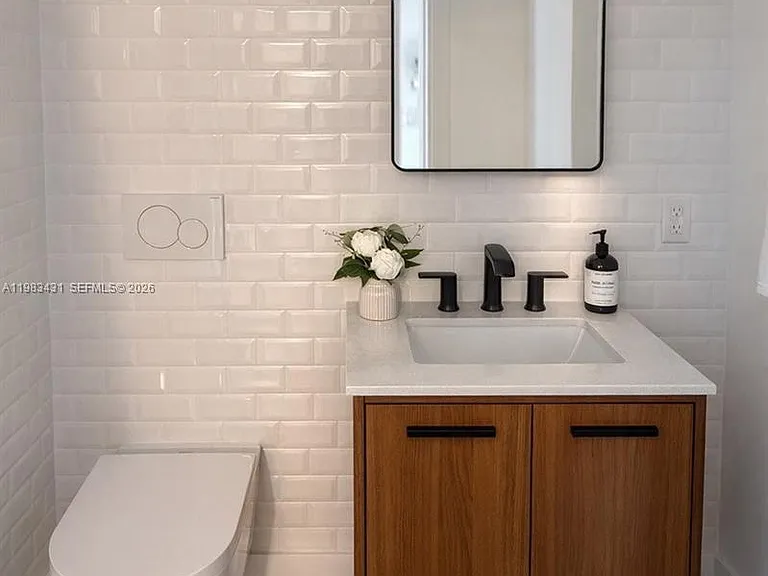 2301 Collins Ave #1501 — Photo 37