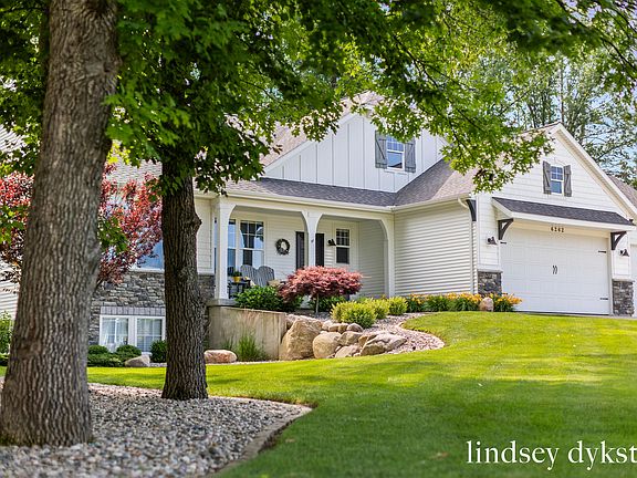 2nd image of 6262 Boulder Ridge Dr NE