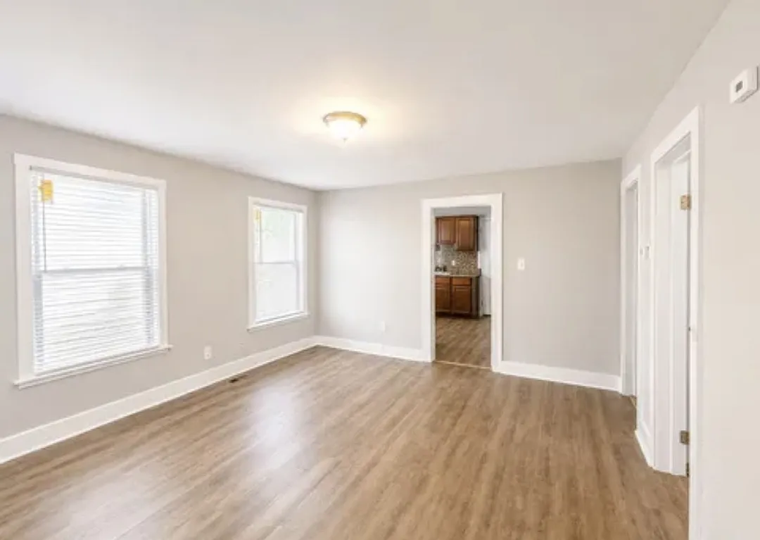 3 bed, $2,400 — Photo 3