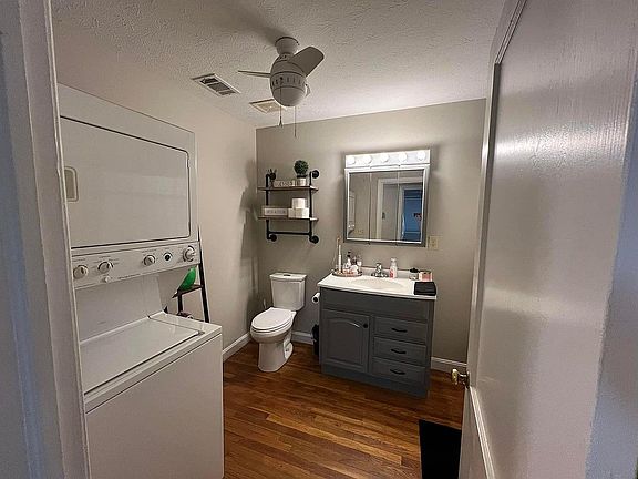 5th image of 807 Willow St