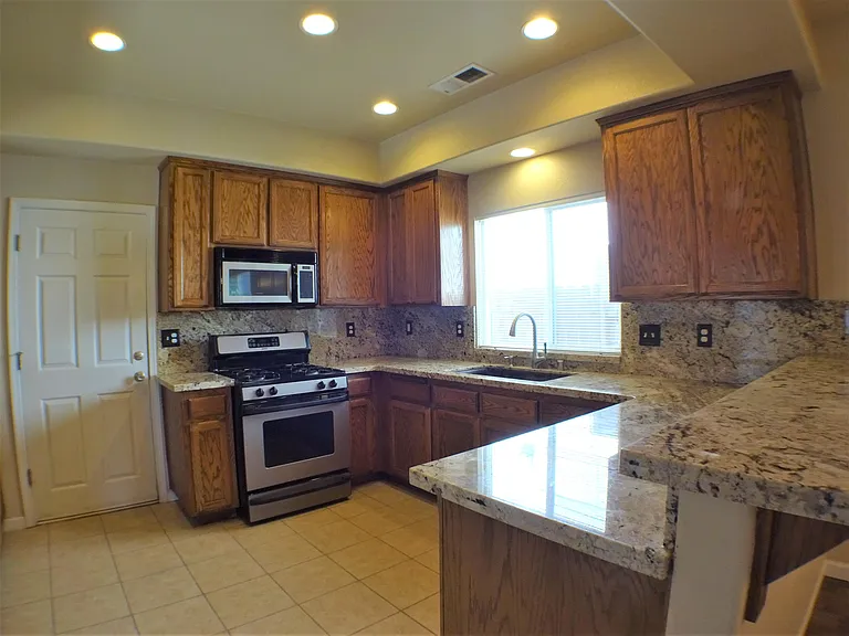 573 Eaton Rd — Photo 6