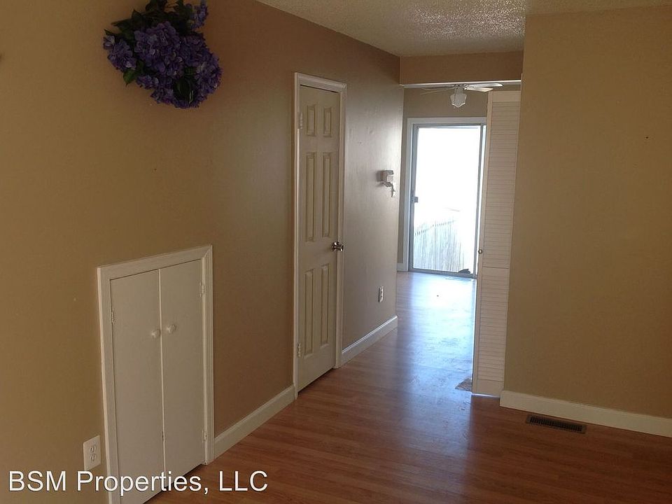 2nd image of 560 E Prospect St