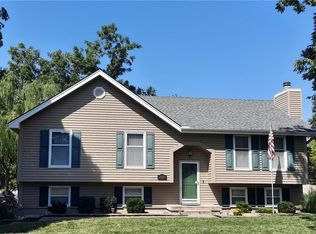 2110 NE McKee Ln, Lees Summit, MO 64086