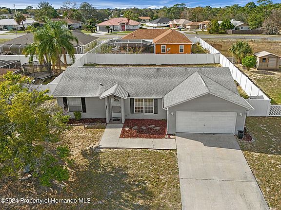 2nd image of 5203 Woodridge Ln