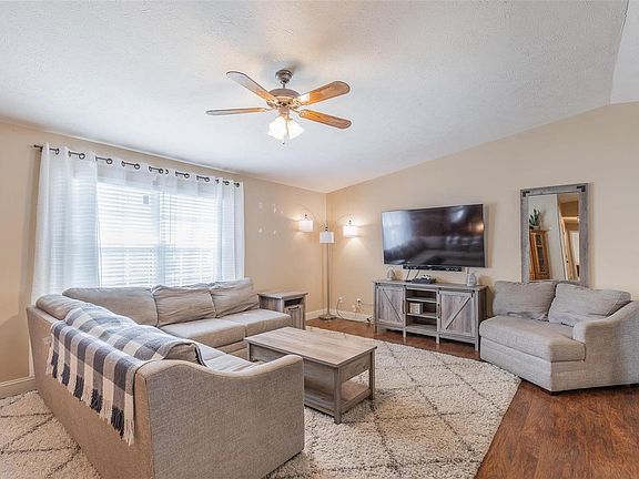 4th image of 2014 Bryant Ln