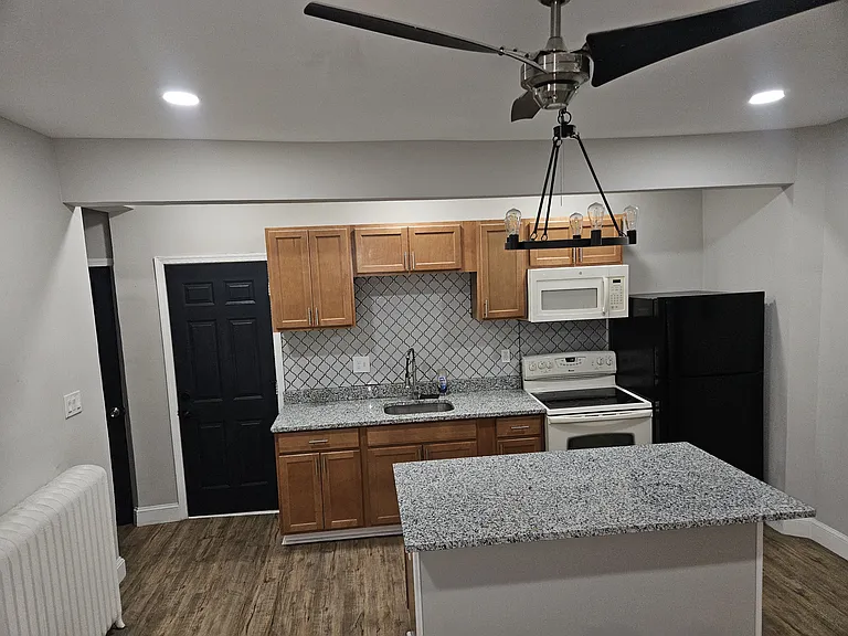 608 Homestead St #4 — Photo 6