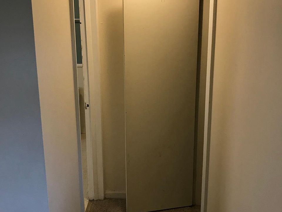 Hallway towards bathroom