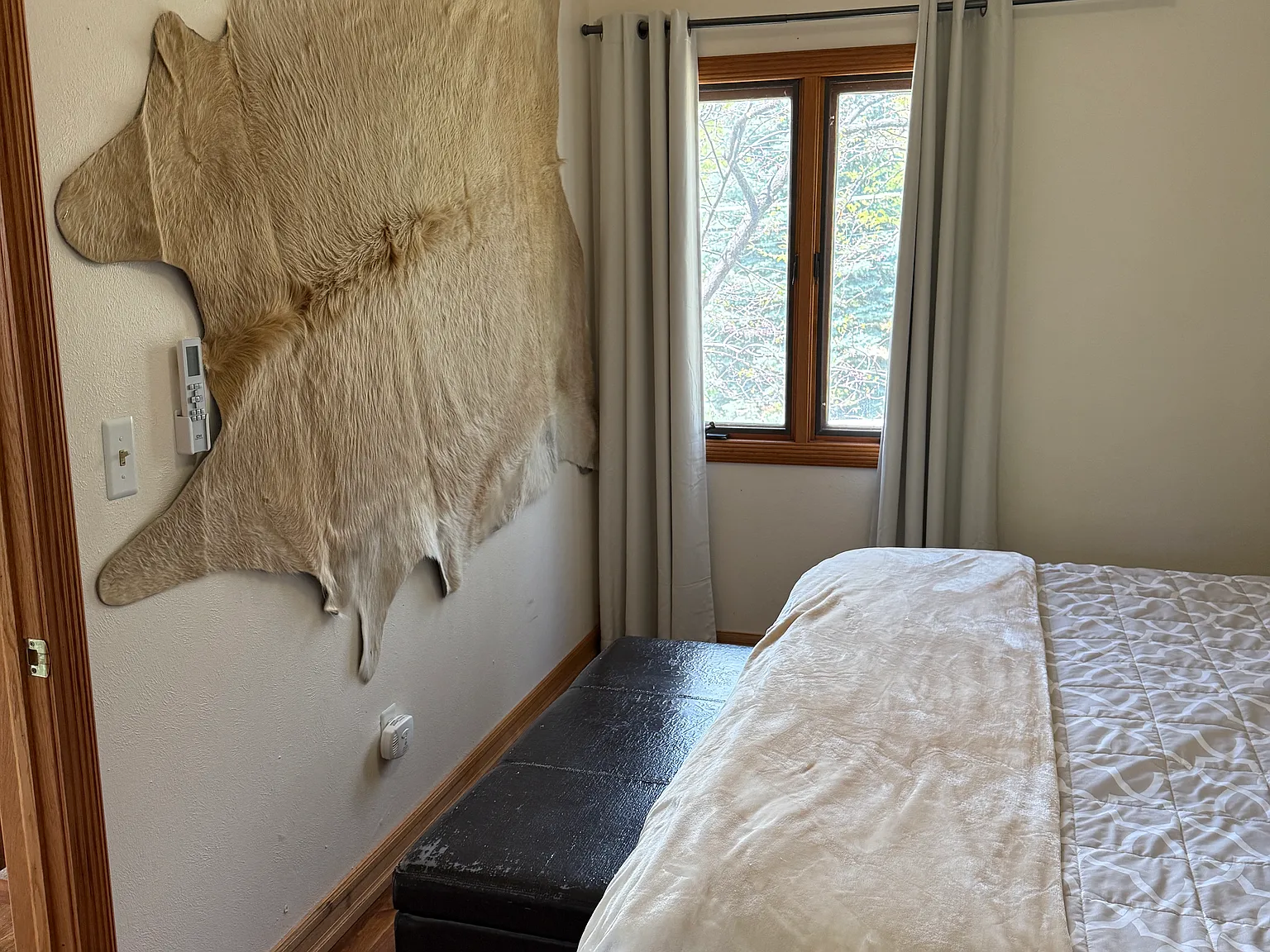 4 bed, 2200 sqft, $3,500 — Photo 2