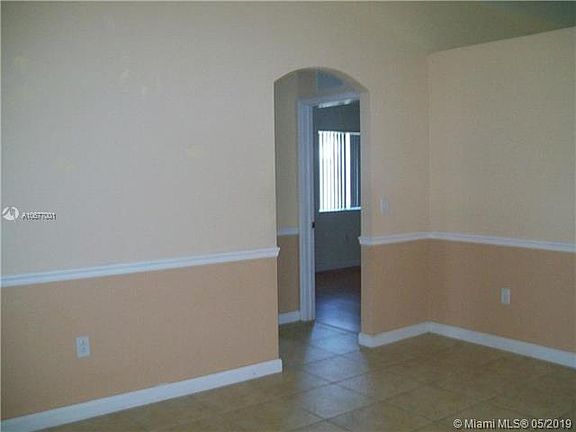 4th image of 1039 NE 35th Ave