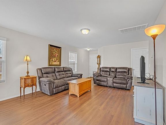 2nd image of 406 Sagebrush Ave