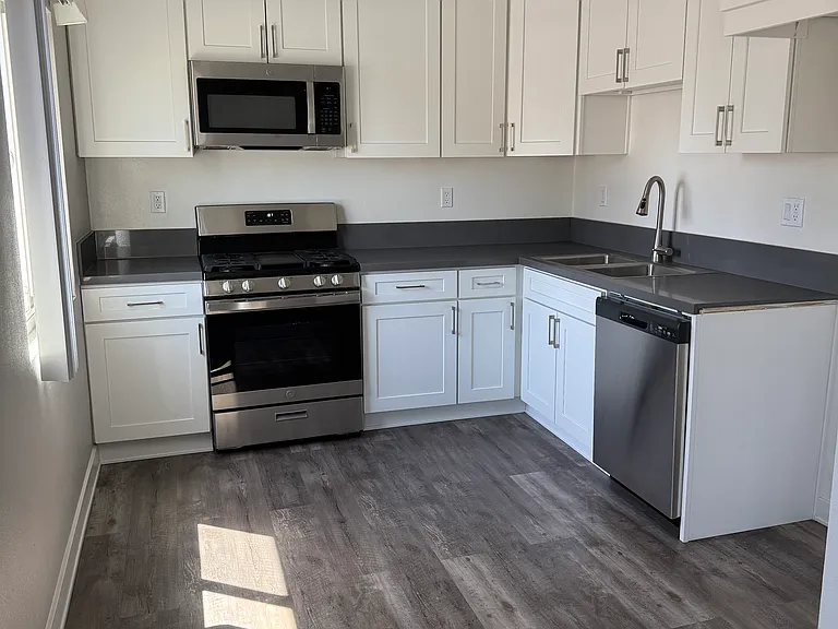 Spondee Apartments — Photo 6