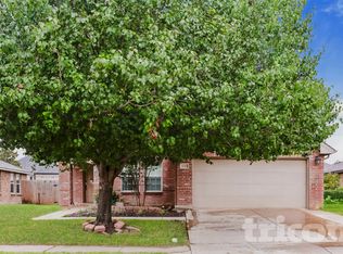 10317 Fossil Valley Dr, Fort Worth, TX 76131
