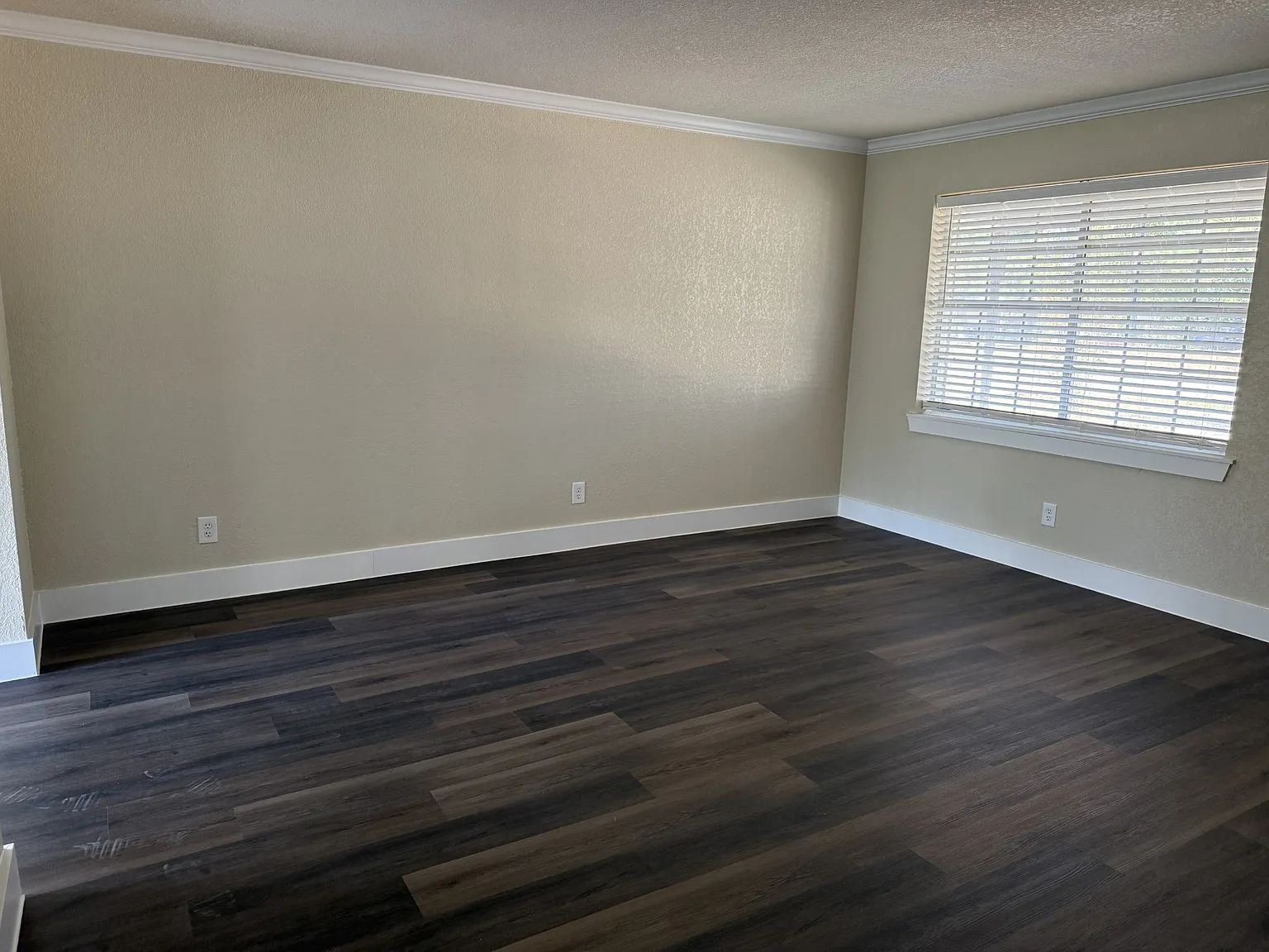 3 bed, $1,550 — Photo 2