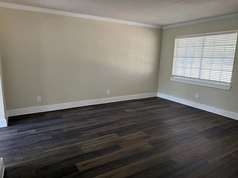 4806 Pinson Dr — Photo 2