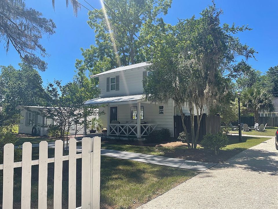 2nd image of 113 Holcomb St