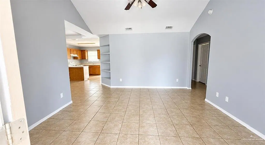3 bed, 2.0 bath, 1131 sqft, $1,600 — Photo 3