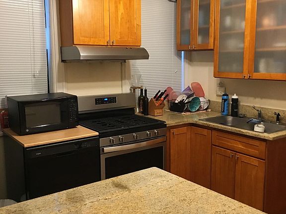 2nd image of 906 W Wrightwood Ave #Gdn