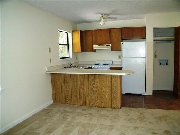 3rd image of 23 Melton Dr APT 4