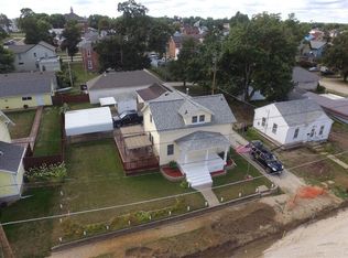 410 E 3rd St, Vinton, IA 52349