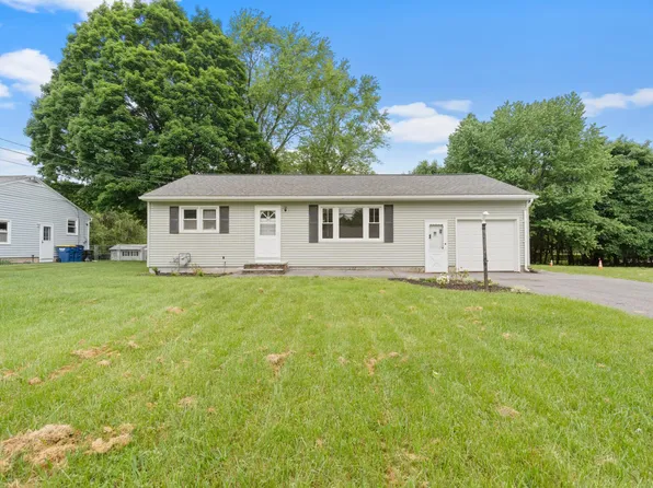 102 Oakridge Dr, Camillus, NY 13031