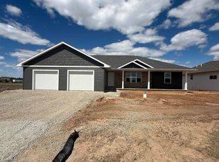 1927 Huffcutt Ln, Waupaca, WI 54981