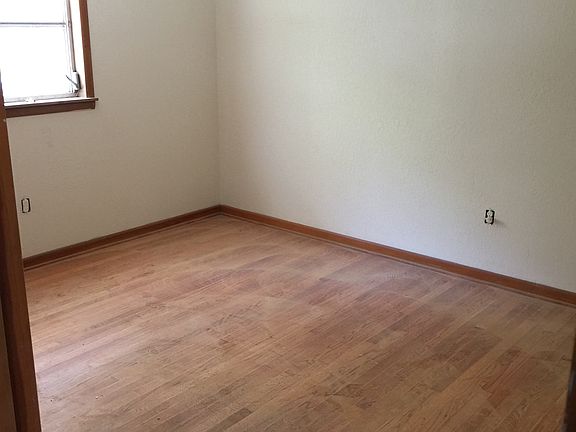 4th image of 1200 NE 32nd Pl
