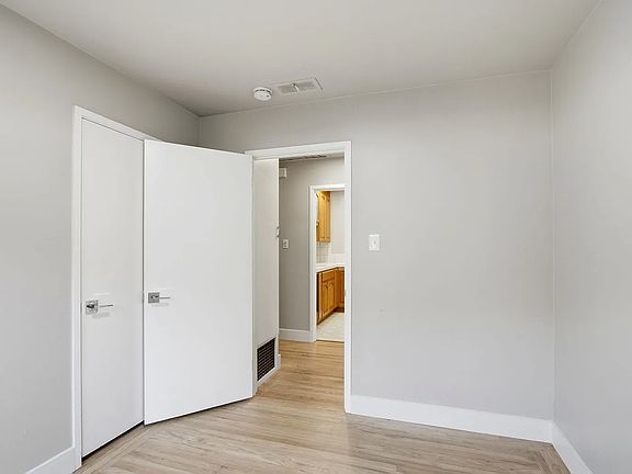 4th image of 2682 Coit Dr