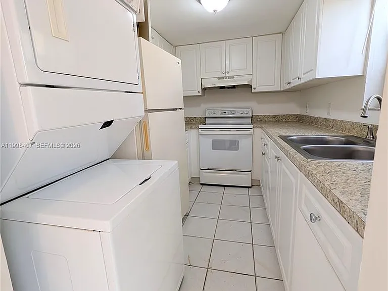 58 SW 14th Ter — Photo 7