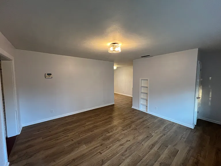 3052 Kendale Dr — Photo 6