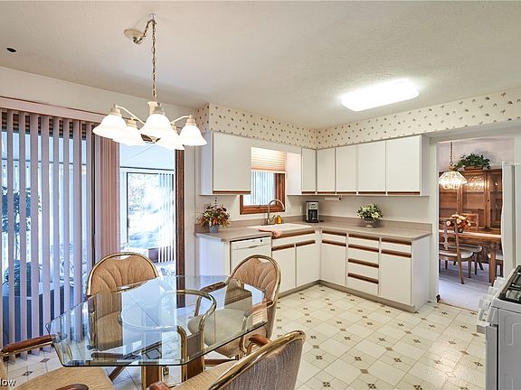 3rd image of 7074 Enfield Dr