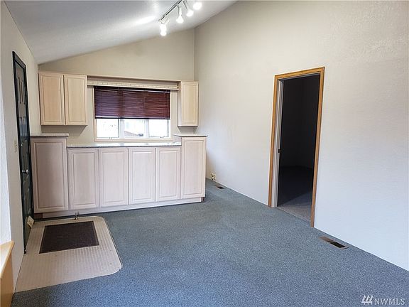 2nd image of 633 E Pioneer Ave
