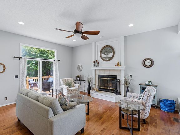 4th image of 1412 Clubhouse Ct