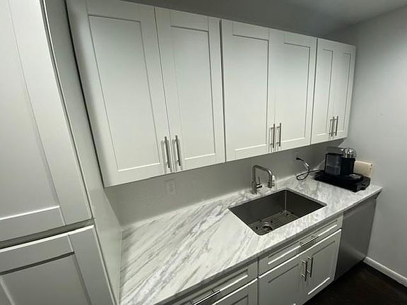2nd image of 8 Silverwood Cir APT 10