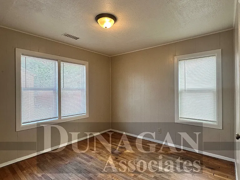 709 W Stevens St — Photo 6