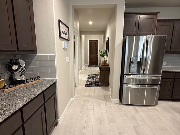 4th image of 812 Revere Pl