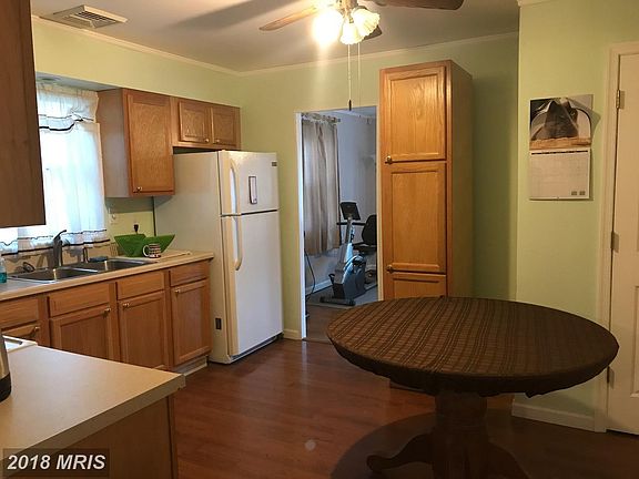 4th image of 510 Walker St