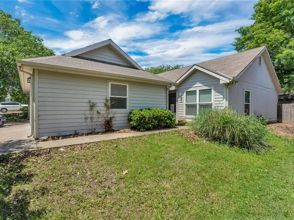 2516 Crestline Ct, Lawrence, KS 66047