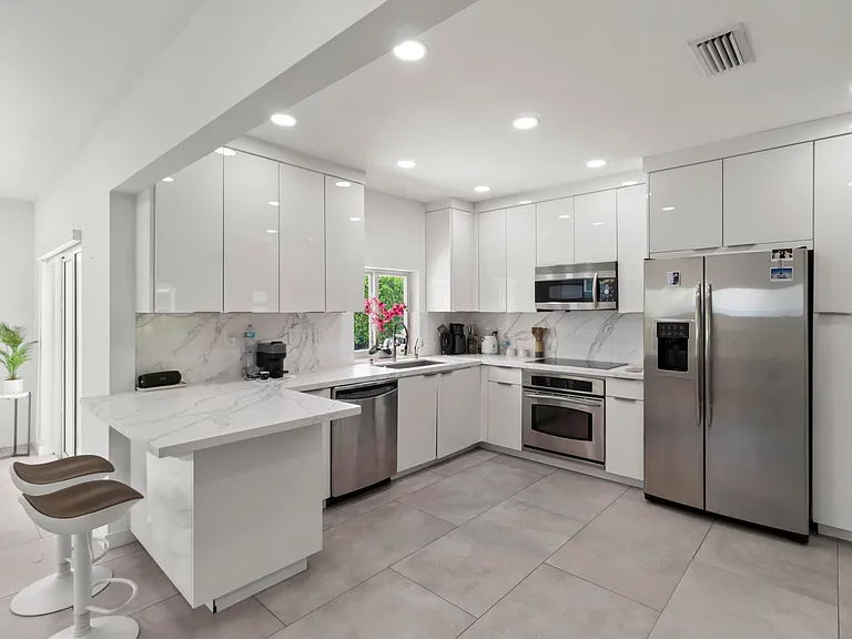 21303 NE 18th Pl — Photo 15